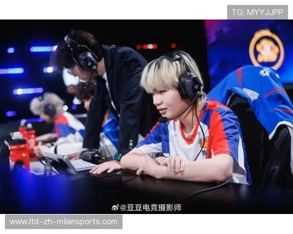 电竞摄影师：选手握拳怒吼的瞬间，电竞导演见摄影师